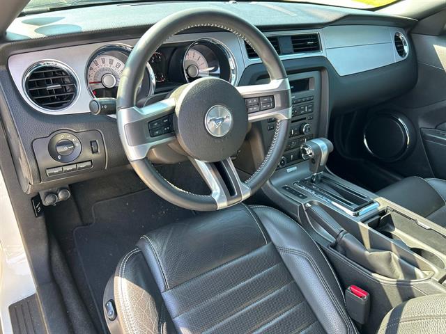 2012 Ford Mustang GT Premium photo 12