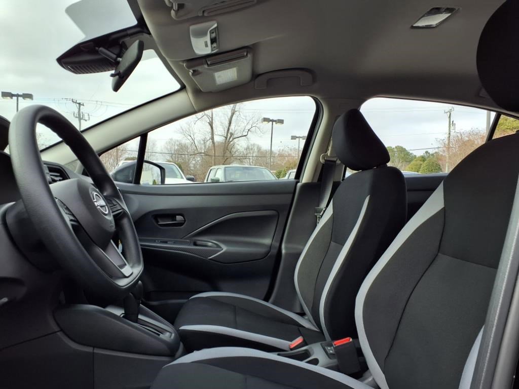 2025 Nissan Versa S photo 4