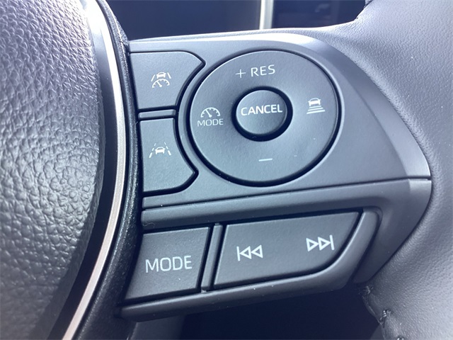 2025 Toyota Corolla Cross XLE photo 4