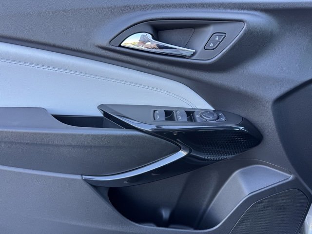 2025 Chevrolet Trax LT photo 10