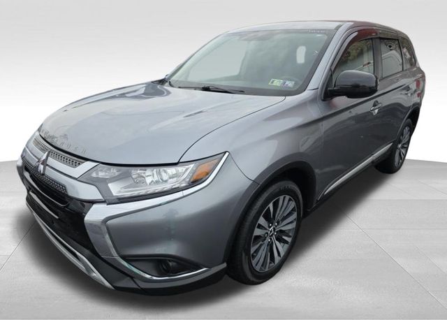 2020 Mitsubishi Outlander ES's photo
