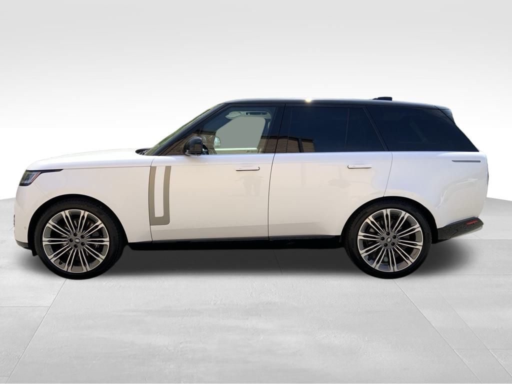 2025 Land Rover Range Rover SE photo 4