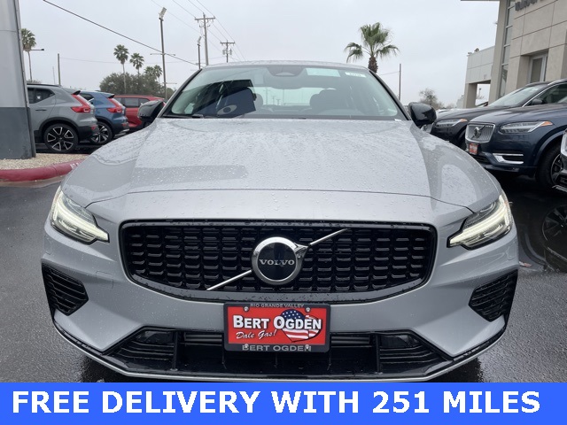 2024 Volvo S60 Recharge T8 AWD Core photo 2