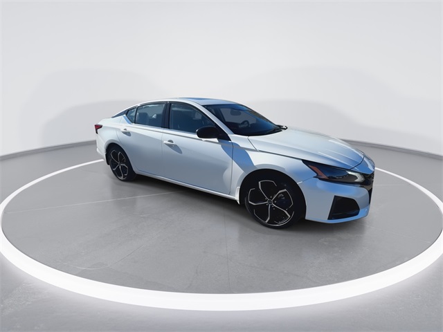 2025 Nissan Altima 2.5 SR photo 2