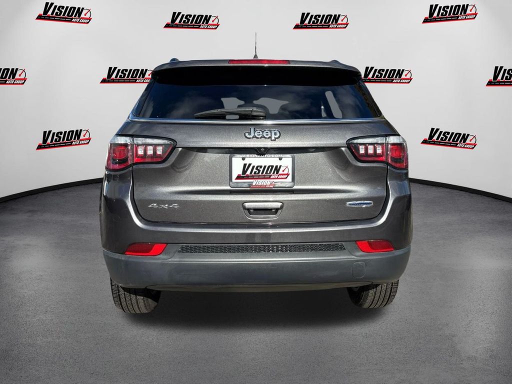 2019 Jeep Compass Latitude photo 3