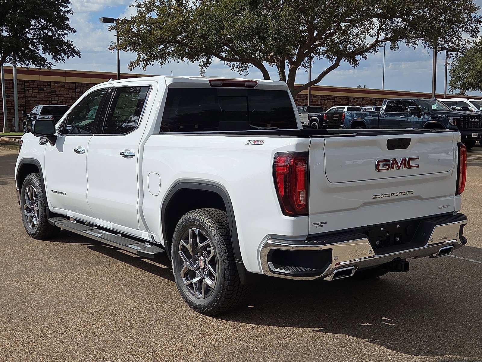 2026 Gmc Sierra 1500 SLT photo 2