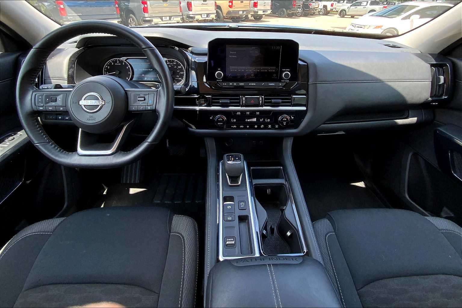 2025 Nissan Pathfinder SV photo 12