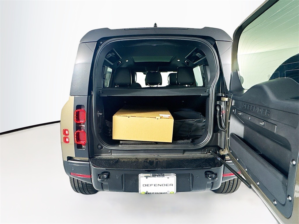 2025 Land Rover Defender 110 X-Dynamic SE photo 22