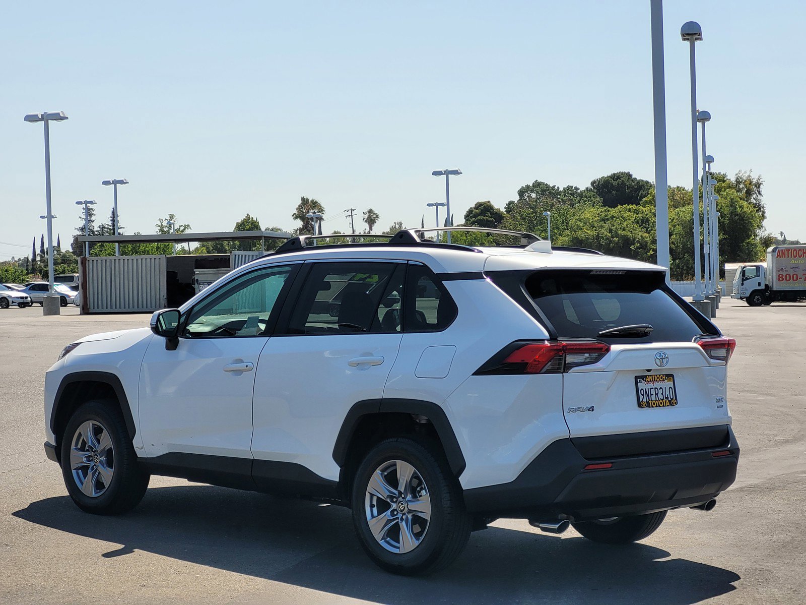 2024 Toyota RAV4 XLE photo 4