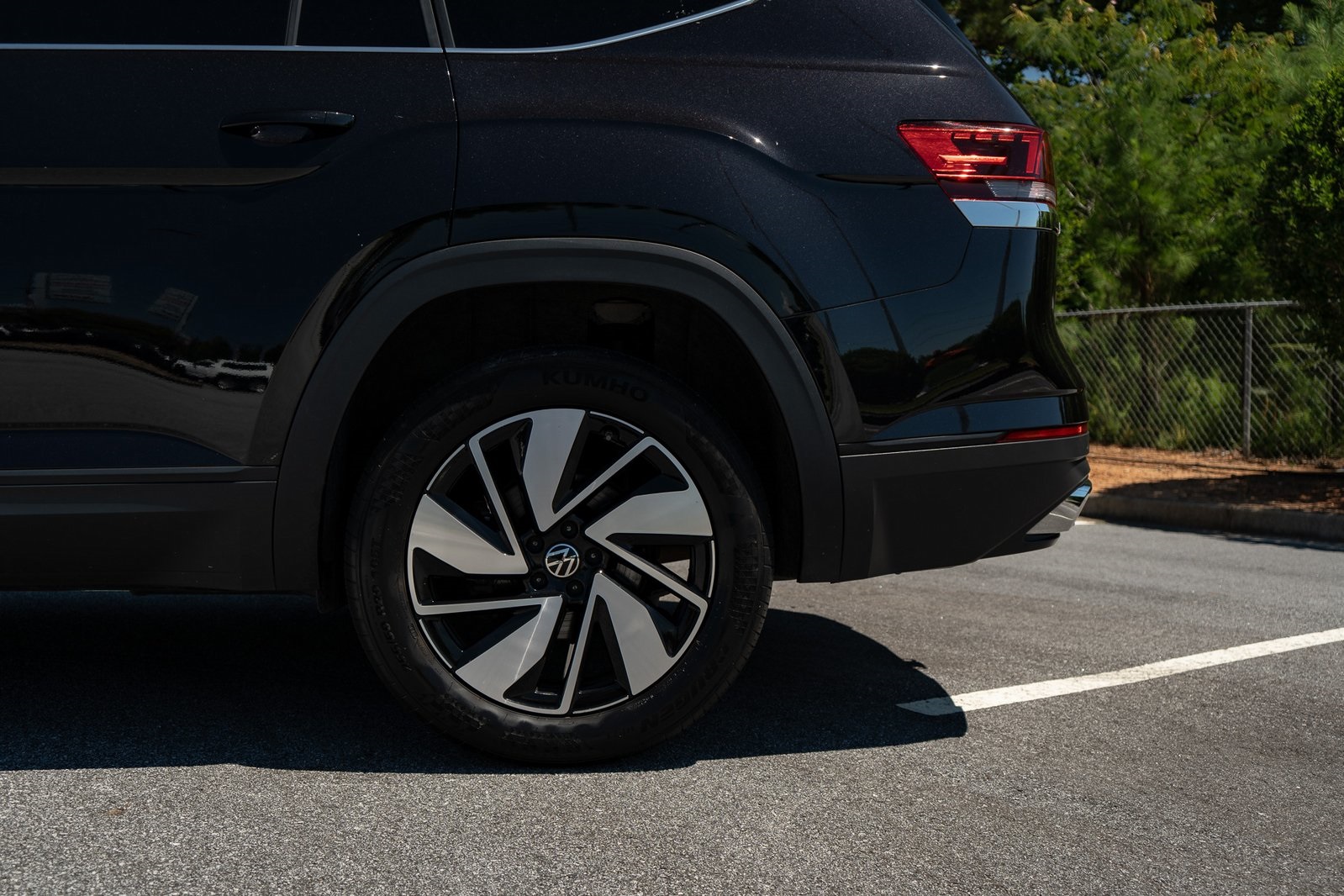 2024 Volkswagen Atlas Cross Sport SE Technology photo 4