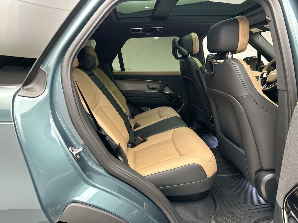 2025 Land Rover Range Rover Sport SE photo 6