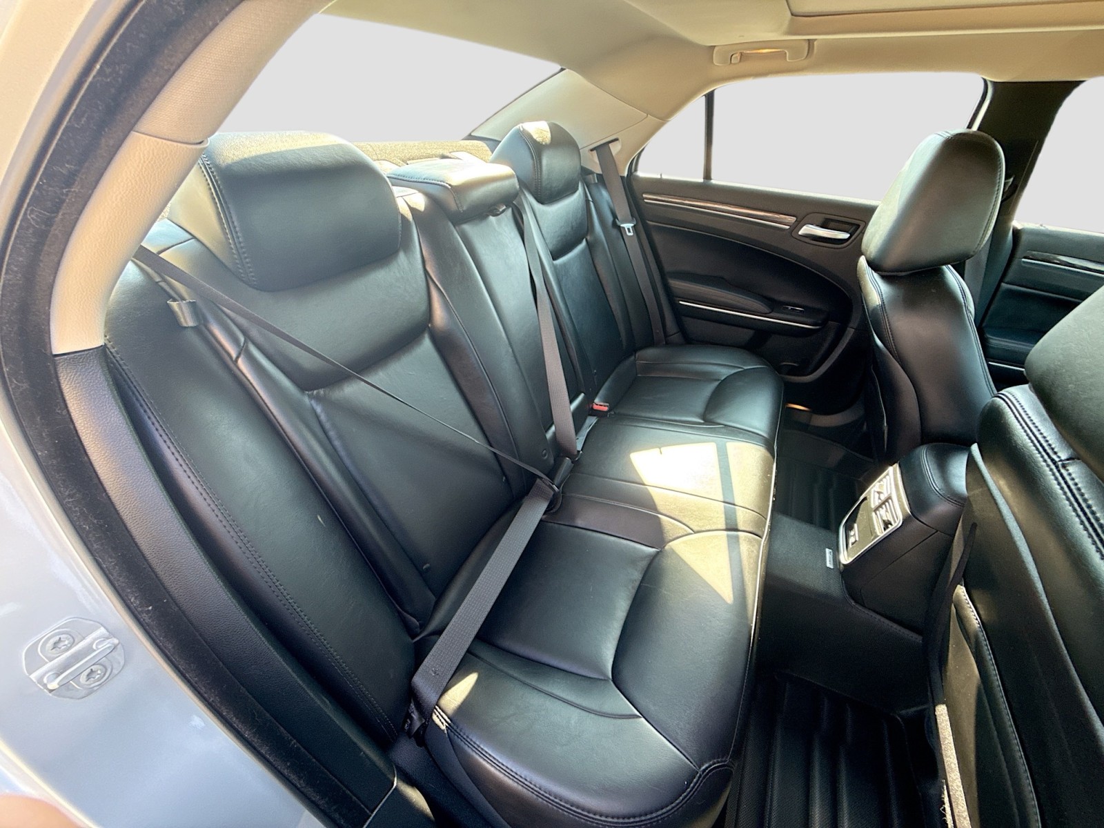 2019 Chrysler 300 Touring photo 30