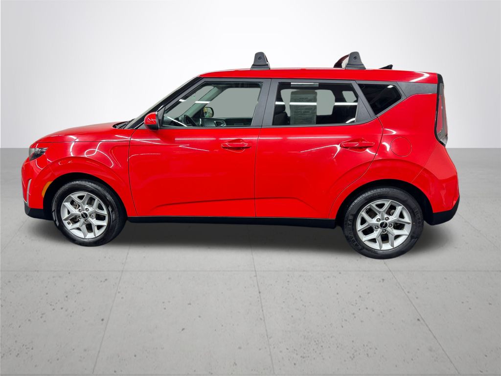 2023 Kia Soul LX photo 3