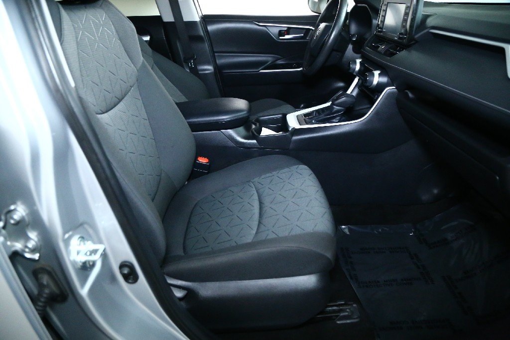 2021 Toyota RAV4 XLE photo 33