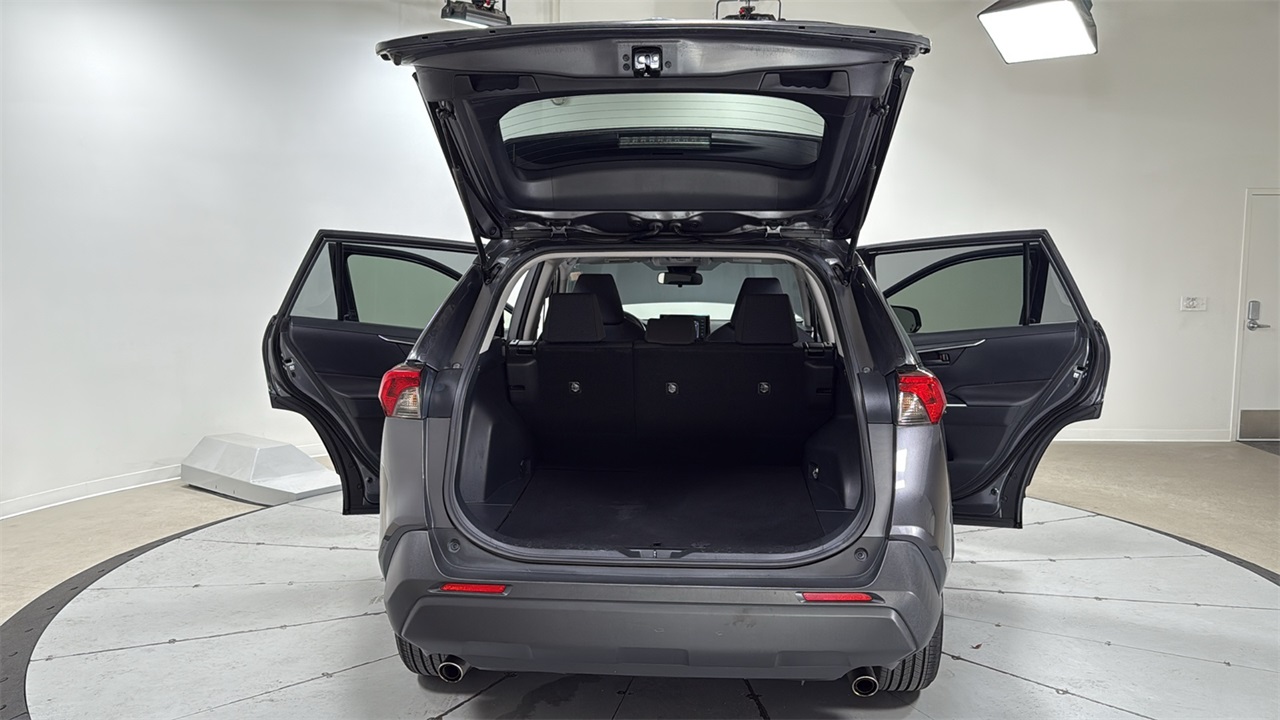 2019 Toyota RAV4 LE photo 15
