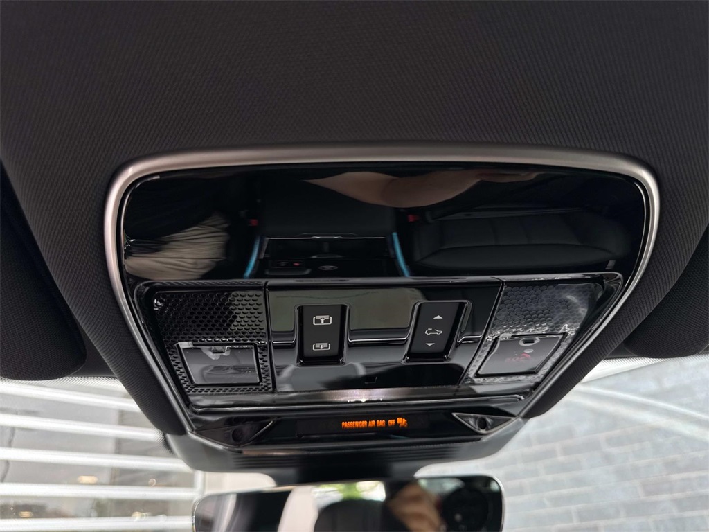 2025 Land Rover Range Rover Sport SE photo 18
