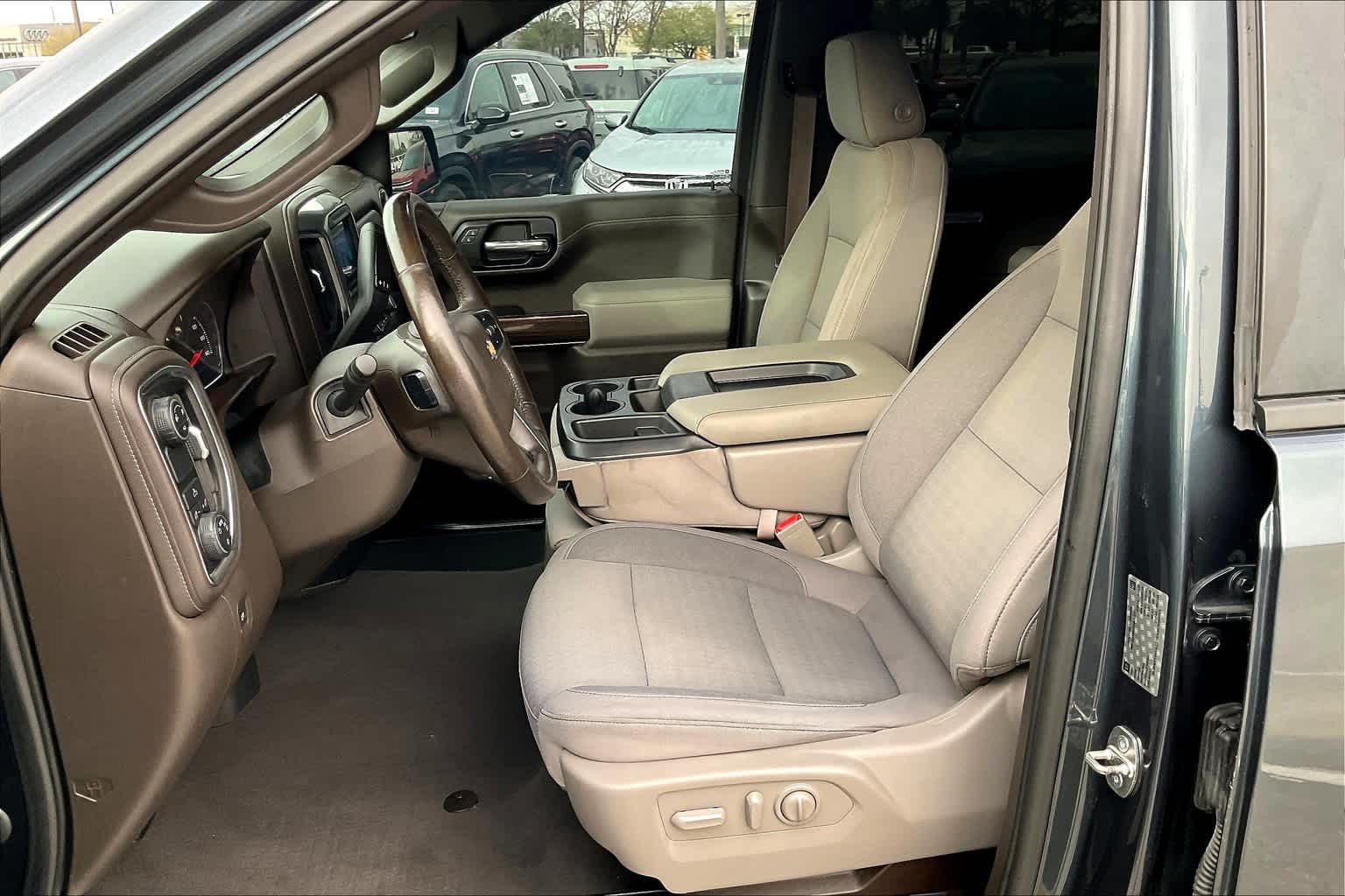 2019 Chevrolet Silverado 1500 LT photo 4