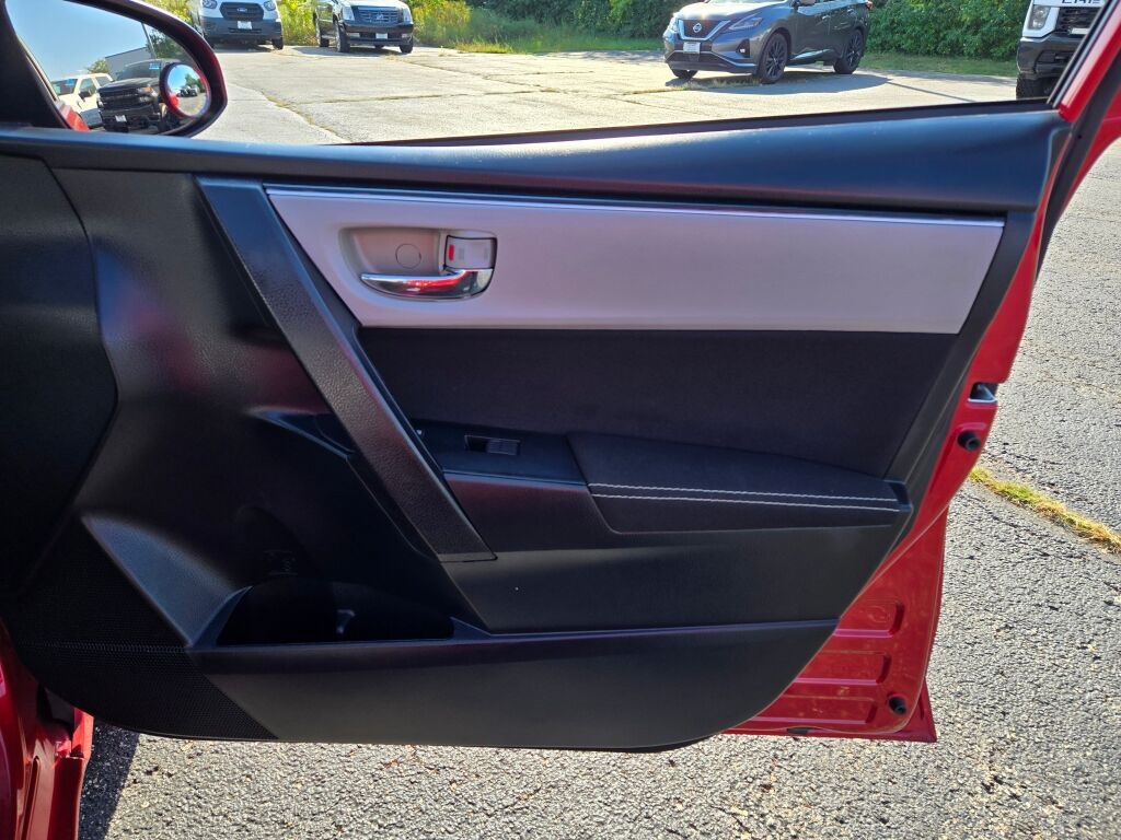 2019 Toyota Corolla LE photo 6