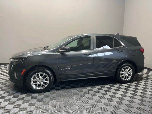2022 Chevrolet Equinox LT photo 2