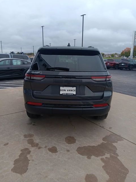 2025 Jeep Grand Cherokee Altitude X photo 2