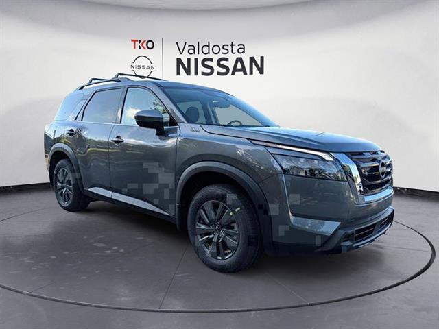 2025 Nissan Pathfinder SV's photo