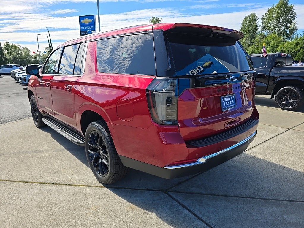 2025 Chevrolet Suburban LT photo 3