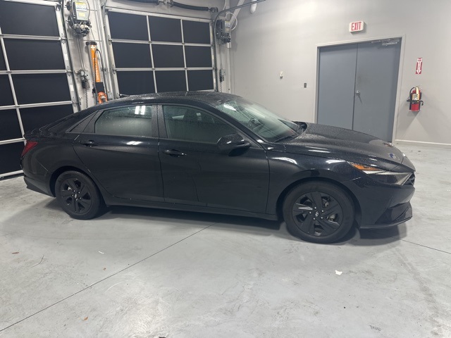 2023 Hyundai Elantra SEL photo 10
