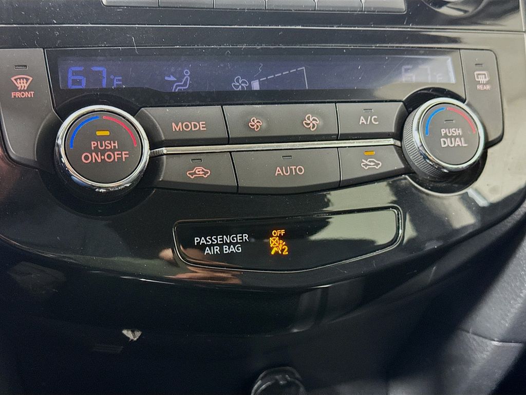 2015 Nissan Rogue SV photo 17