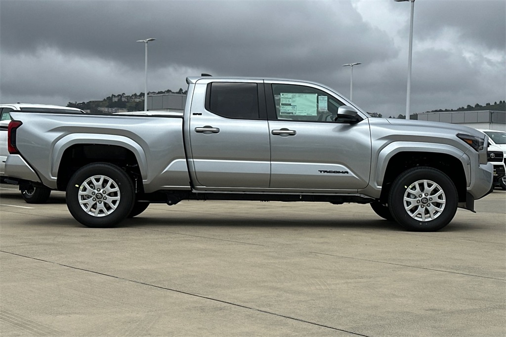 2025 Toyota Tacoma SR5 Double Cab photo 3