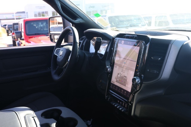 New 2026 Granite Crystal Metallic Clear-Coat Exterior Paint RAM Tradesman image 19