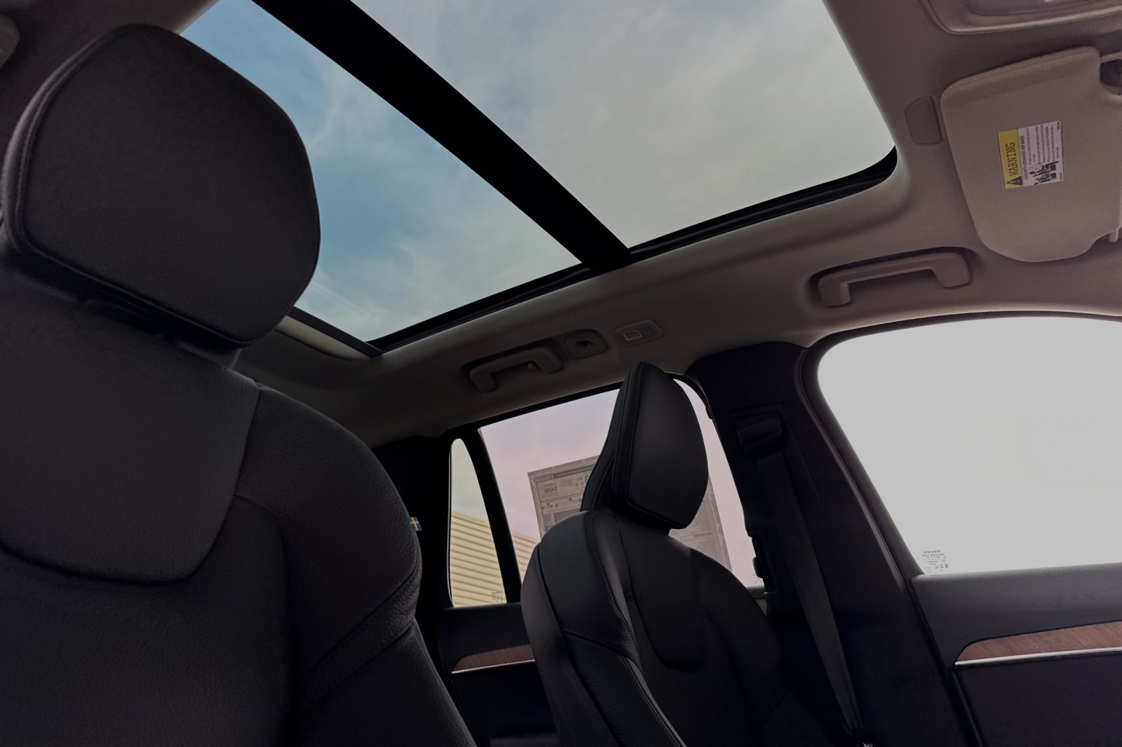 2025 Volvo XC90 Plus photo 17