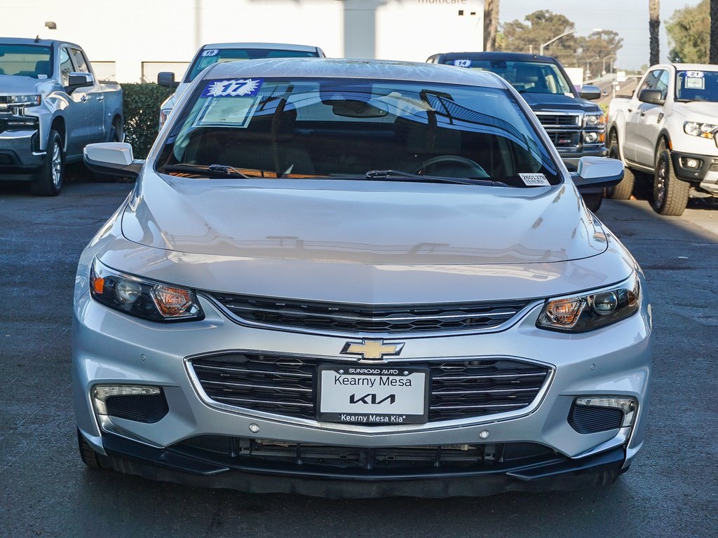 2017 Chevrolet Malibu 1LT photo 2