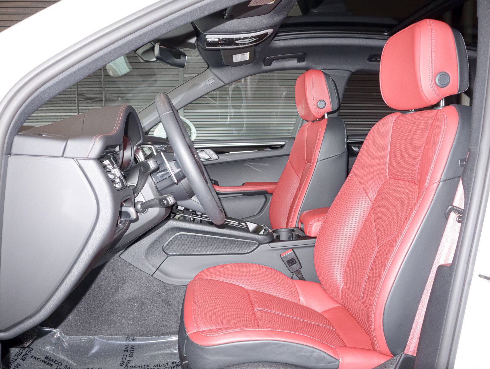 2025 Porsche Macan T photo 5