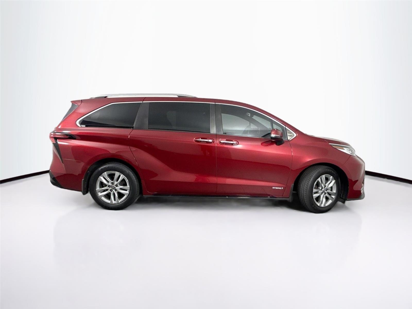 2021 Toyota Sienna Limited photo 2