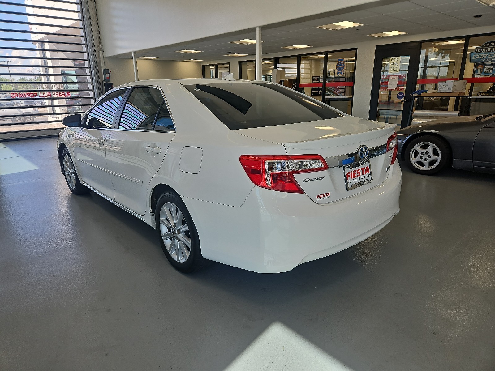 Used 2013 WHITE Toyota XLE image 6
