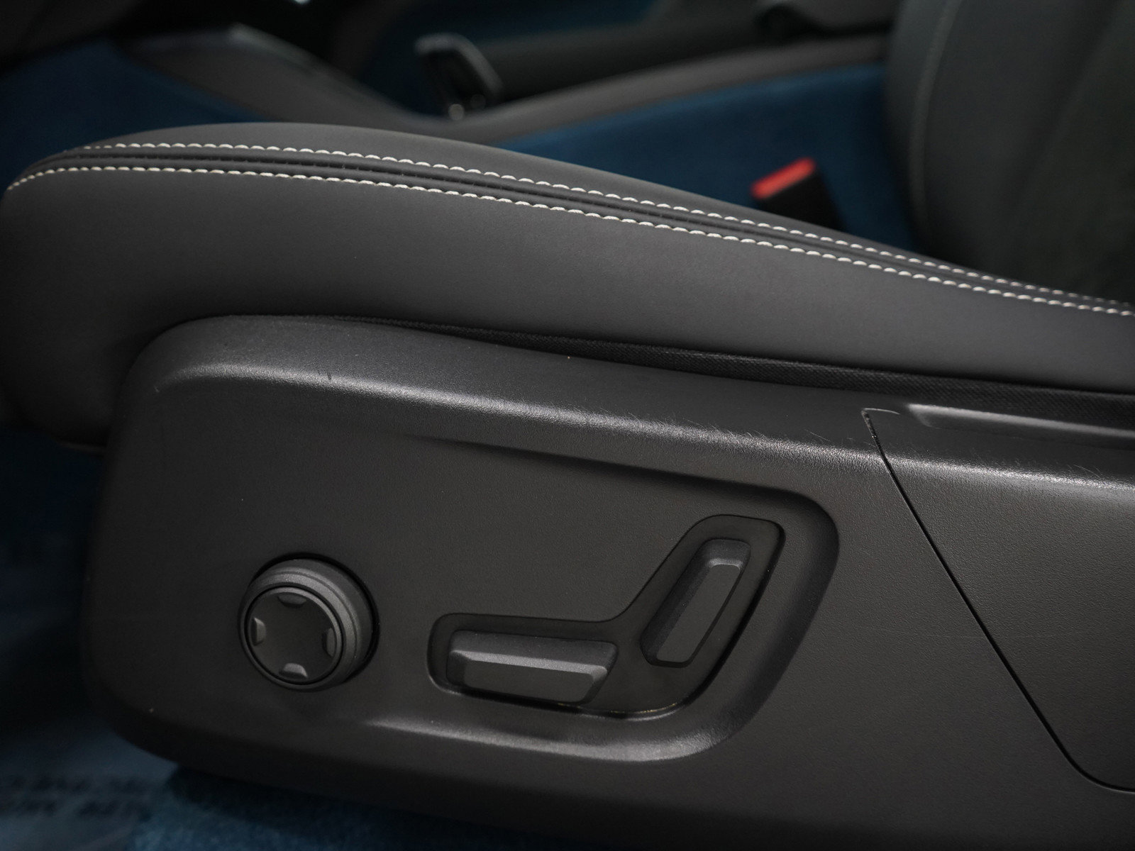 2023 Volvo XC40 Recharge Ultimate AWD photo 20