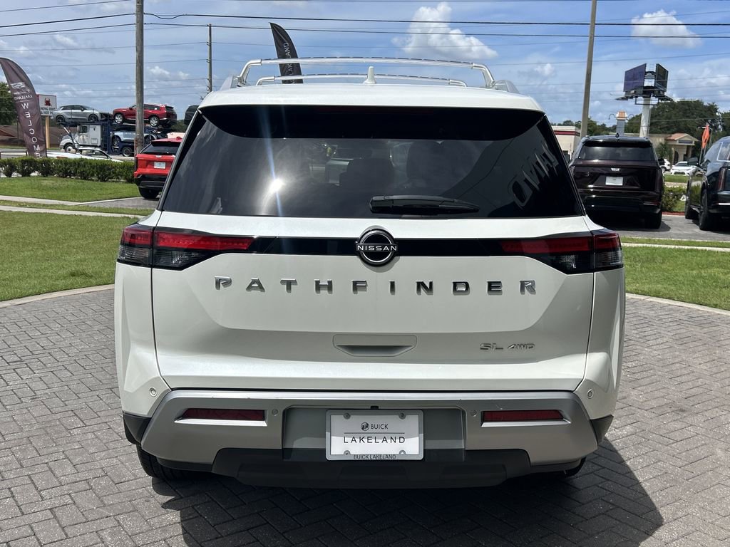 2024 Nissan Pathfinder SL photo 5