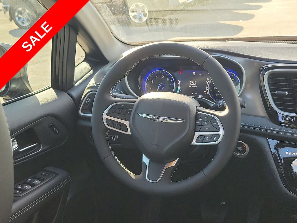 2025 Chrysler Pacifica photo 24
