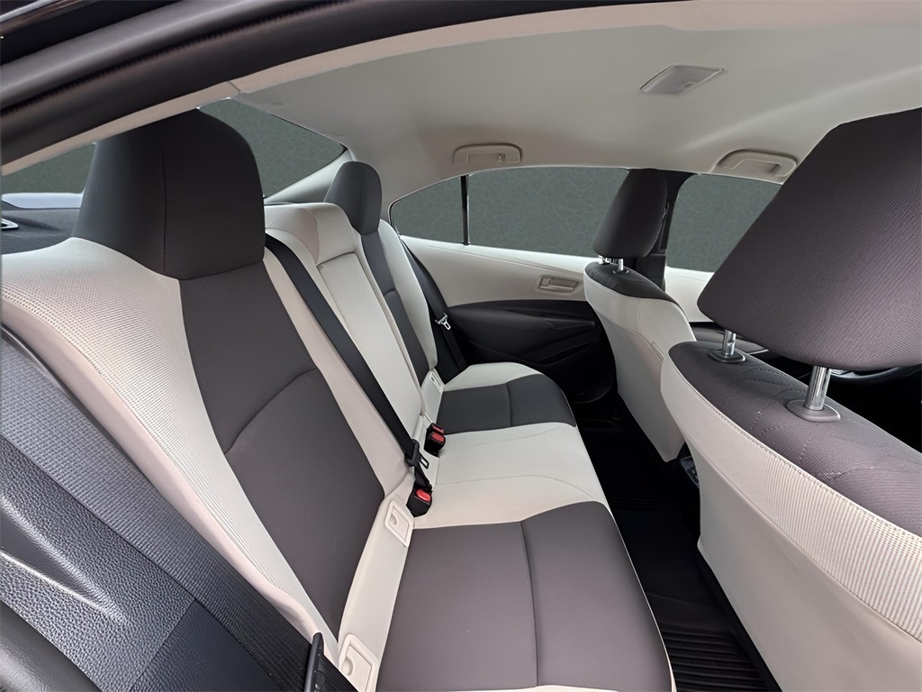 2025 Toyota Corolla LE photo 16