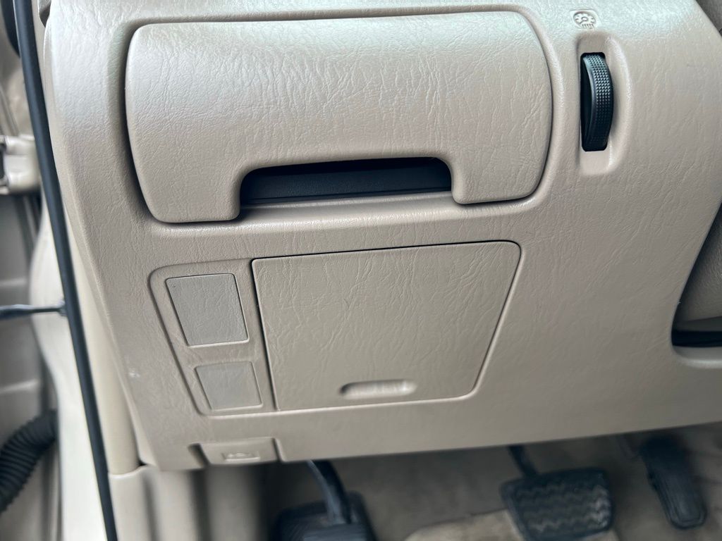 2004 Toyota Camry LE photo 38