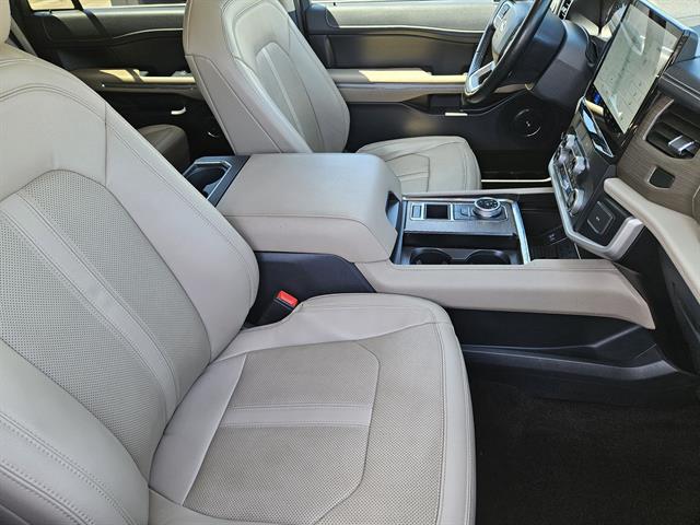2022 Ford Expedition Limited photo 10