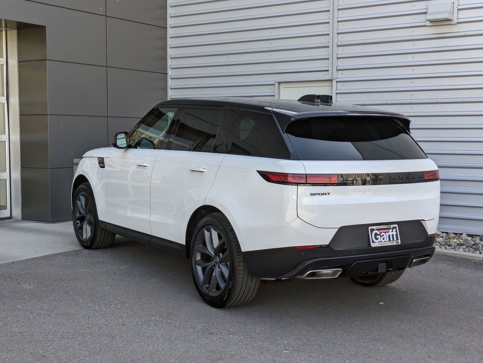 2025 Land Rover Range Rover Sport SE photo 4