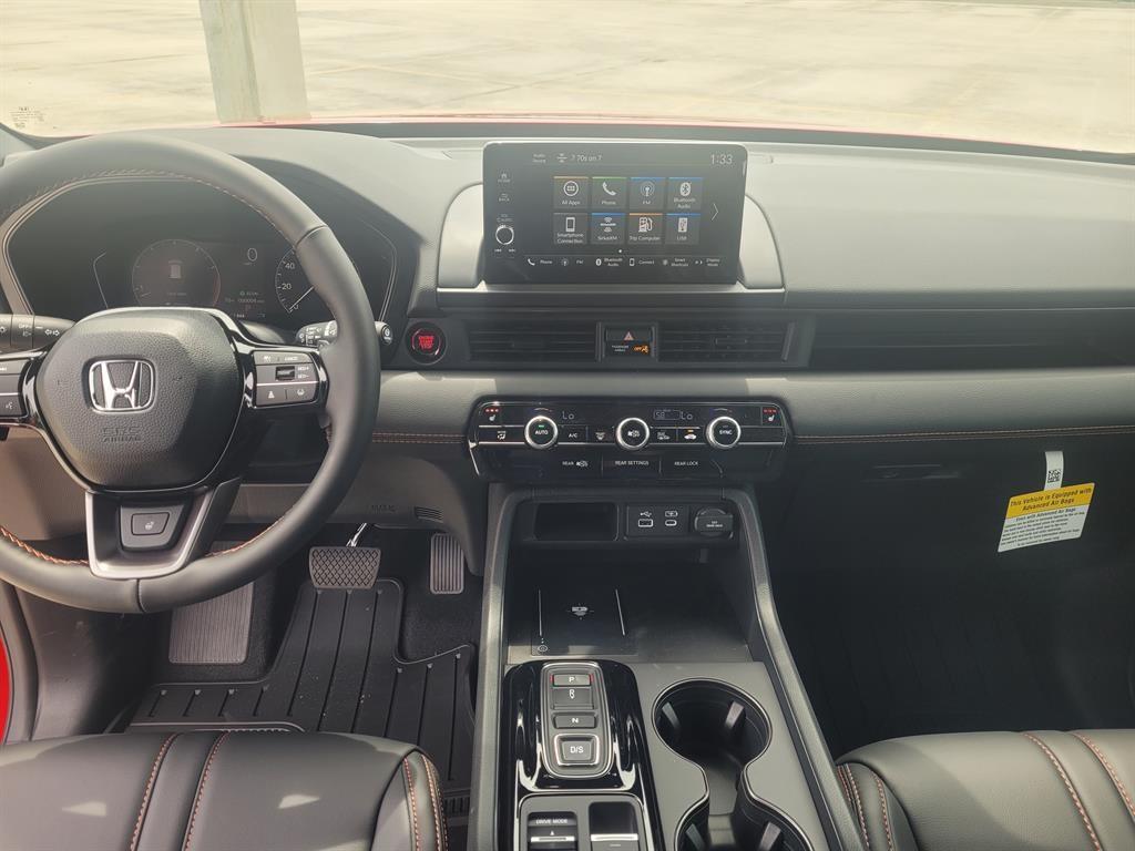 2025 Honda Pilot TrailSport photo 9