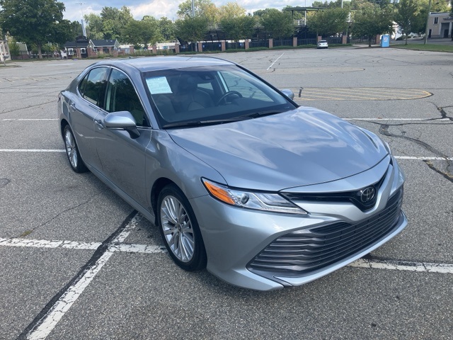 2020 Toyota Camry XLE photo 3