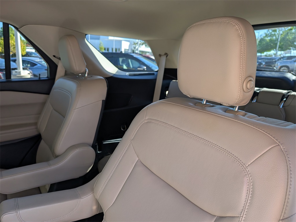 2020 Ford Explorer XLT photo 15