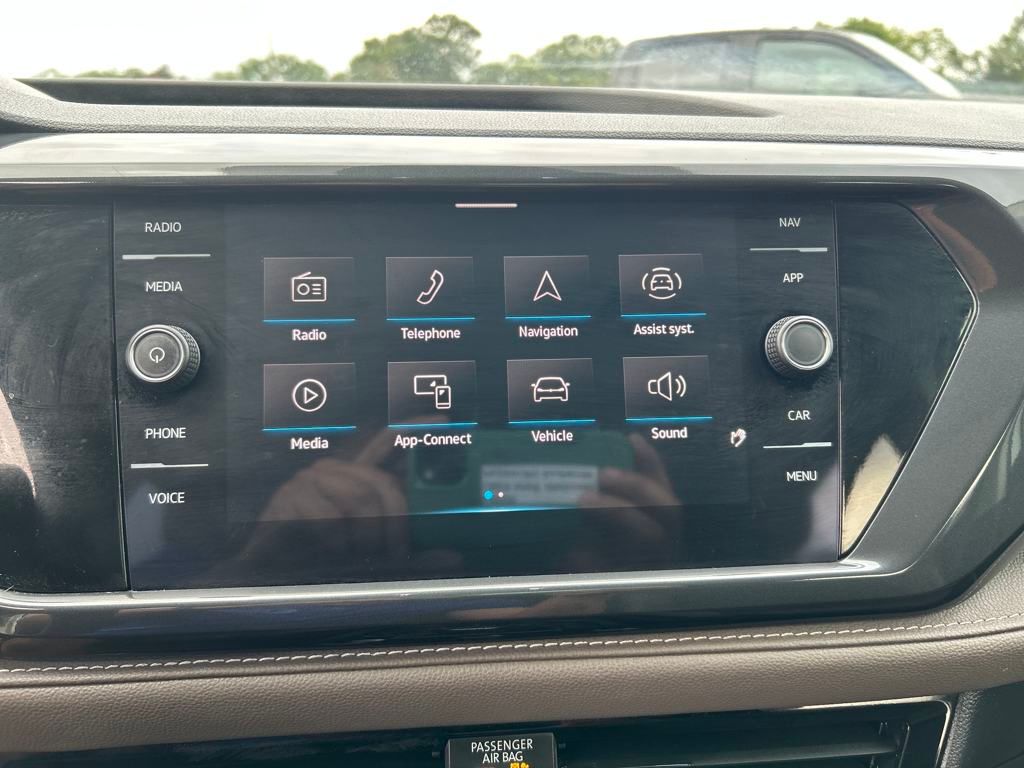 2023 Volkswagen Taos SEL photo 19