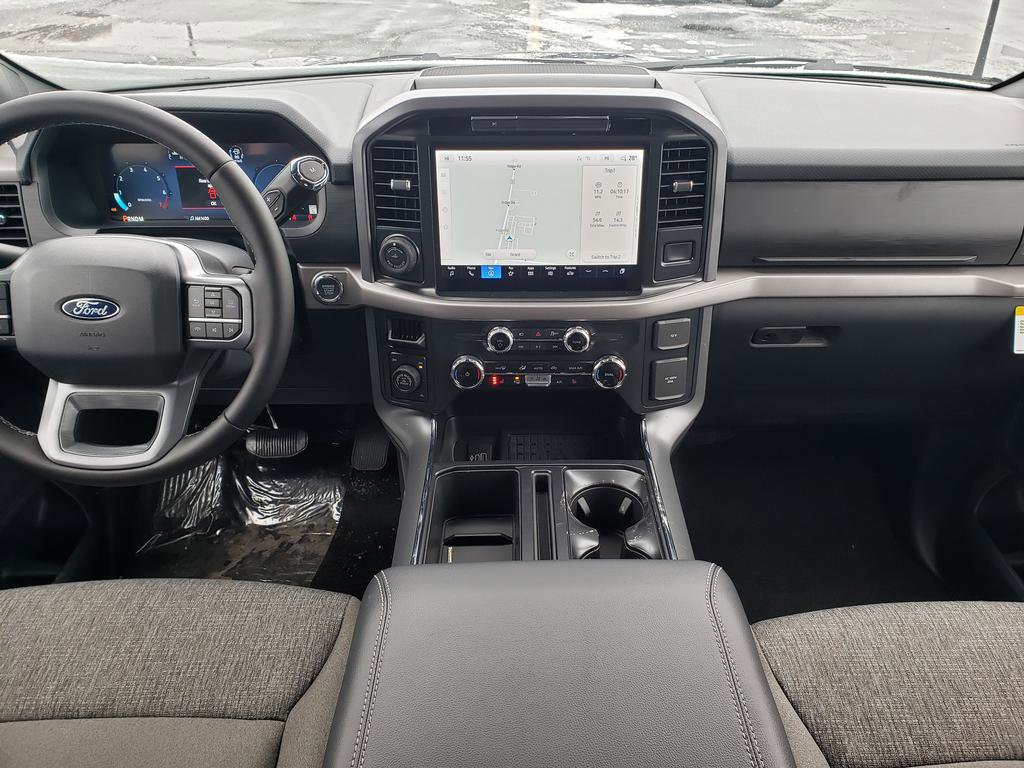 2025 Ford F-150 XLT photo 2