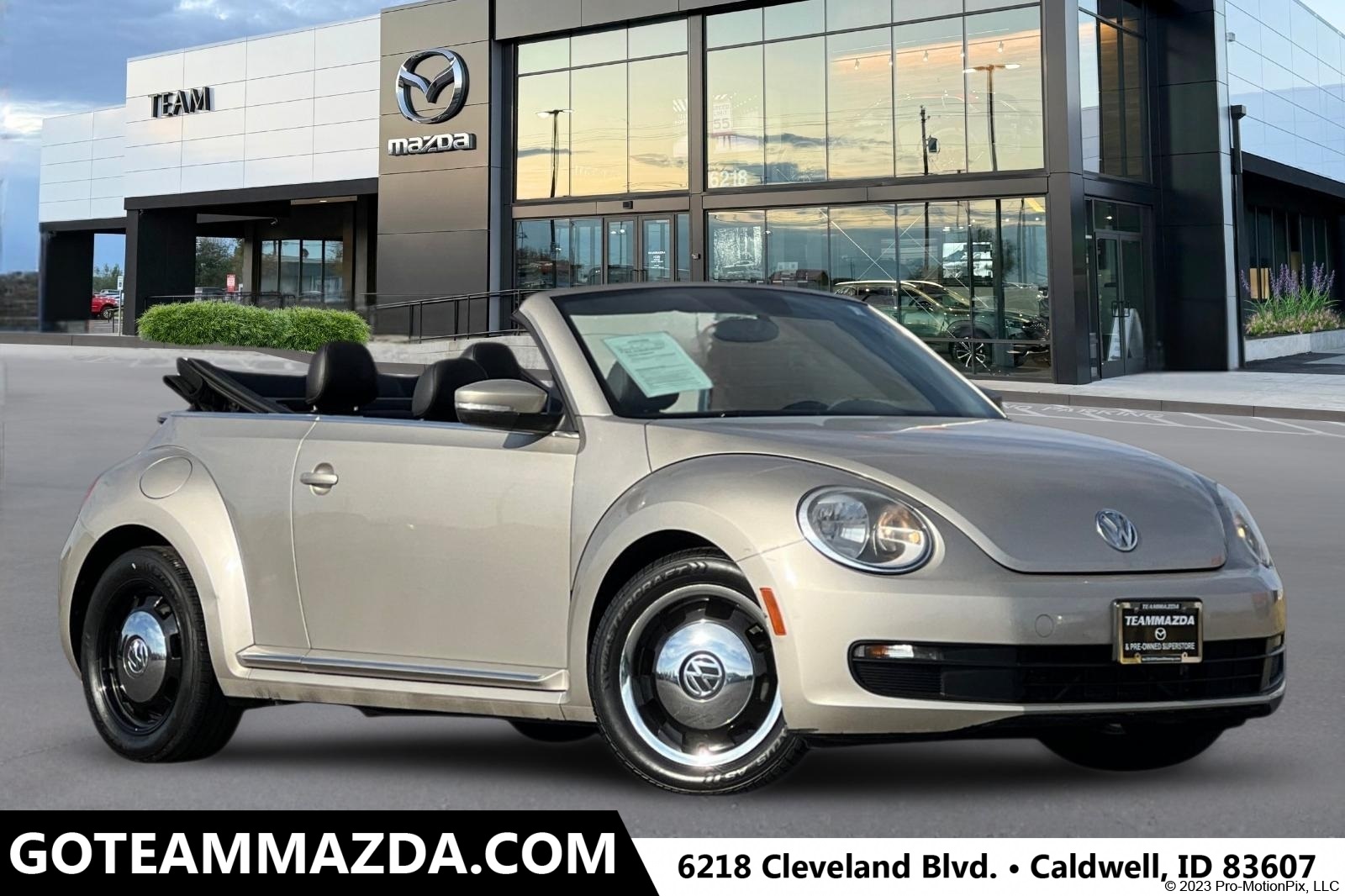 2013 Volkswagen Beetle Base's photo