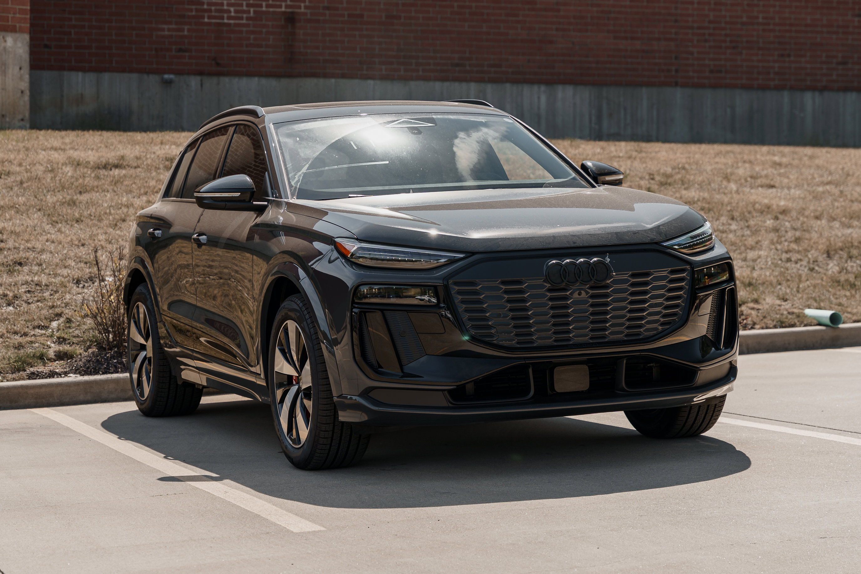 2025 Audi SQ6 photo 2