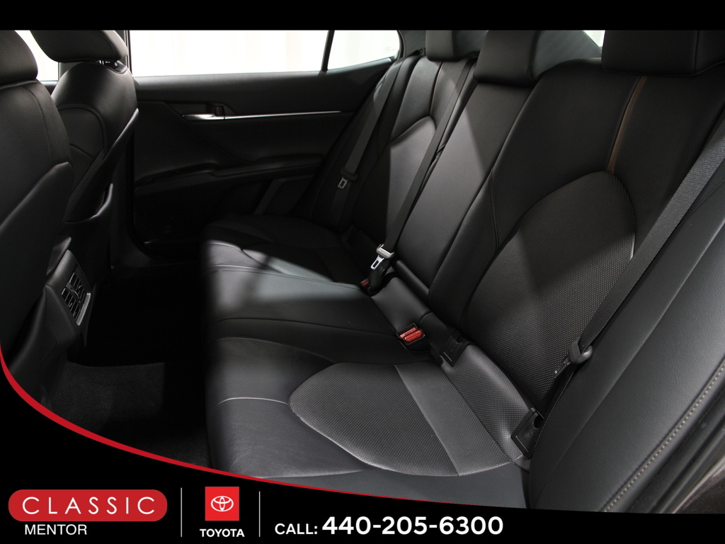 2020 Toyota Camry XLE photo 13